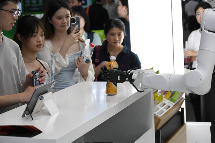 2026年世界人工智能大会视觉观察:"通用具身智能"成展会热点